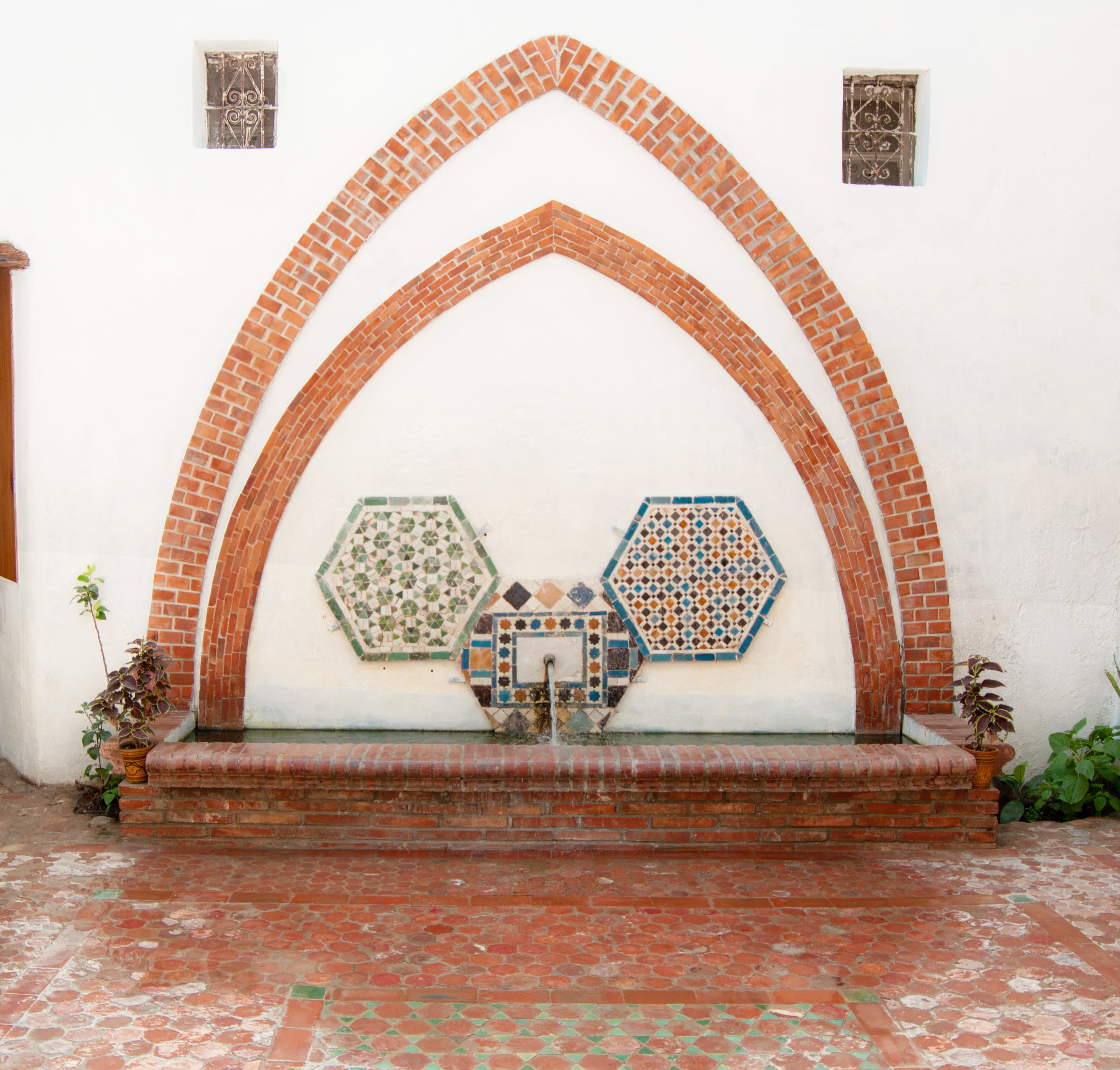 El Patio Cultural courtyard with fountain, Moorish arches, and warm sunlight